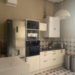 Fully equipped kitchen in a host family apartment in central Lyon.